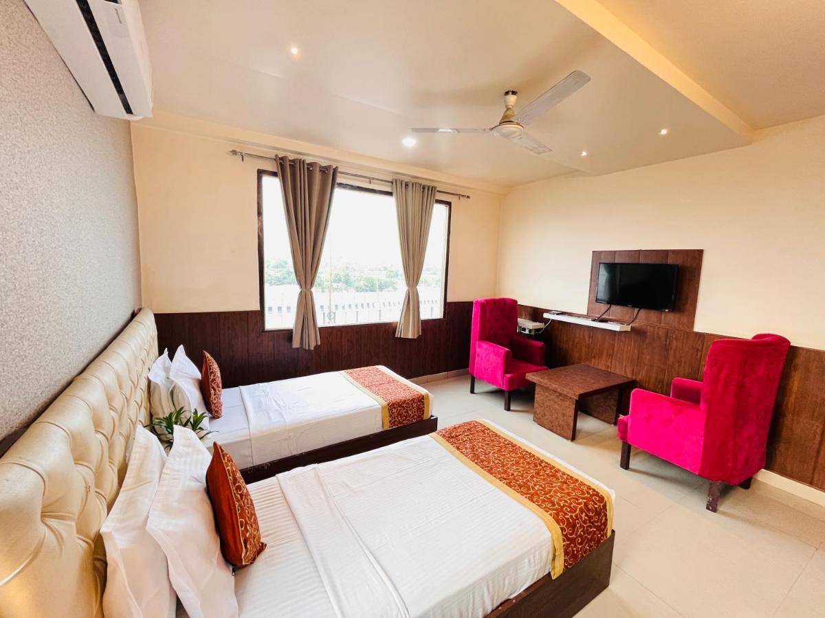 Hotel The Leaf - Gomti Nagar 勒克瑙 外观 照片