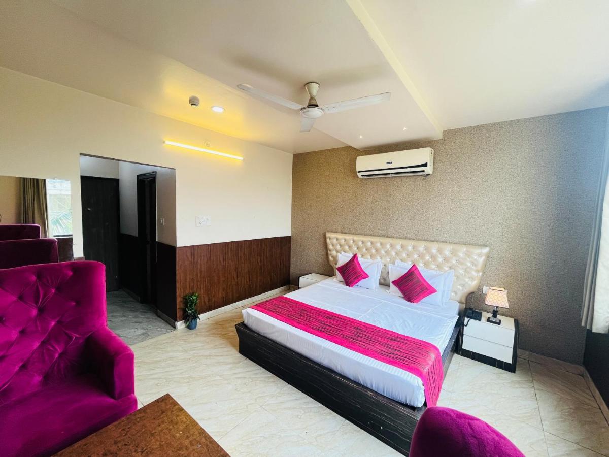 Hotel The Leaf - Gomti Nagar 勒克瑙 外观 照片